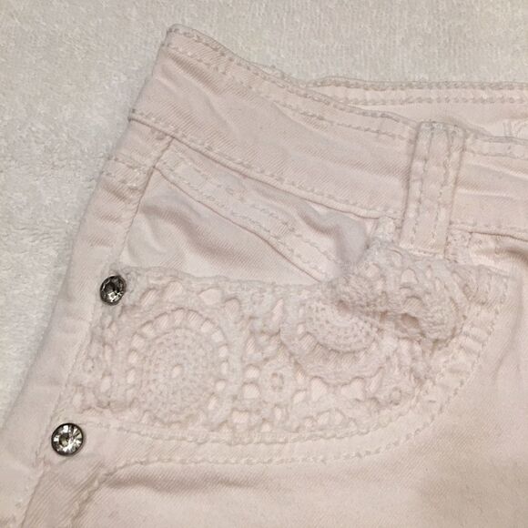 Rue 21 white cut off shorts size 7/8 curvy lace embellished crystal stud… - Picture 4 of 5